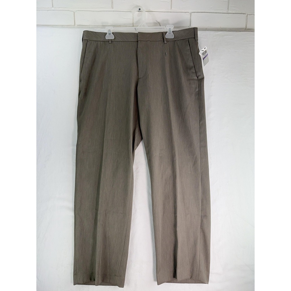 Van Heusen Pants Mens 38x30 Brown Khaki Traveler Slacks Wrinkle Resistant Dress